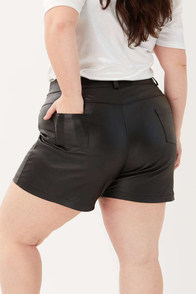 Short engomado negro hotsell