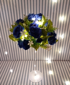Imagen de centro de mesa ramo flores y luz led 30cm