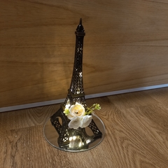 Imagen de Centro De Mesa Torre Eiffel 25cm Con Luces Led Y Espejo