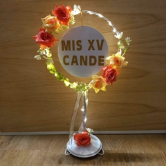 Imagen de centro de mesa aro pie floral led con nombre o iniciales