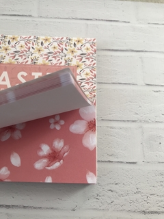 Imagen de Block surtido "Pastel flowers" 15x15 cm 120 papeles (mix bifaz y simple faz)