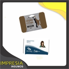 Credencial plastica 3 (vertical con ojal interno). Medidas 8,5 x 5,4cm.