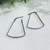 Brinco Argola Triangular Pequena em Aço Inox | Pistache Acessórios