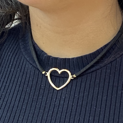 Colar choker duplo preto pingente coração prateado