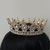 Coroa Redonda Noiva estilo Rainha Dourada | Pistache Acessórios