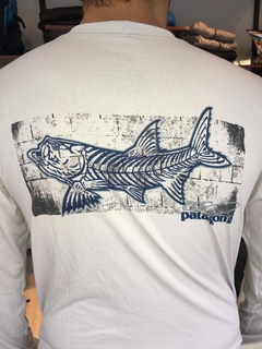 GRAPHIC TECH FISH TEE (52145) - comprar online