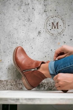 Botas de cuero mujer bajas, con base creep