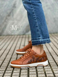 Zapatillas urbanas de cuero con detalles