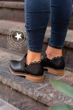 Zapato cerrado estilo mocasín de cuero mujer 