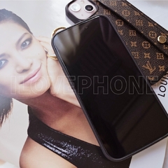 Monogram Case con agarre en internet