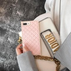 Chanel Style Case en internet