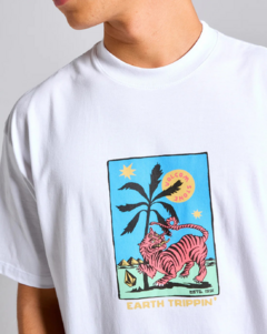 Camiseta Volcom Comfort Tarot Tiger (Branca) na internet