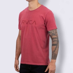 Camiseta Especial Big RVCA Estonada Rosa Escuro - comprar online