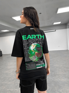 Oversize EARTH (Negro) - comprar online