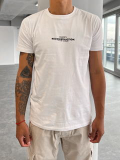 Remera RECONSTRUCTION (Blanca) - comprar online