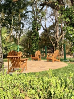 cadeira-rustica-leque-pavao-jardim