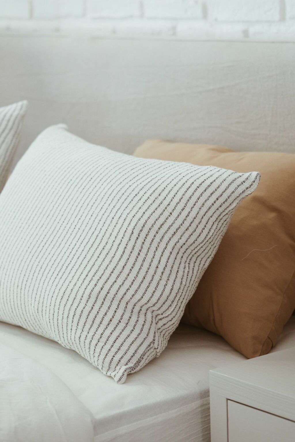 ALMOHADÓN TELAR RAYA GRIS