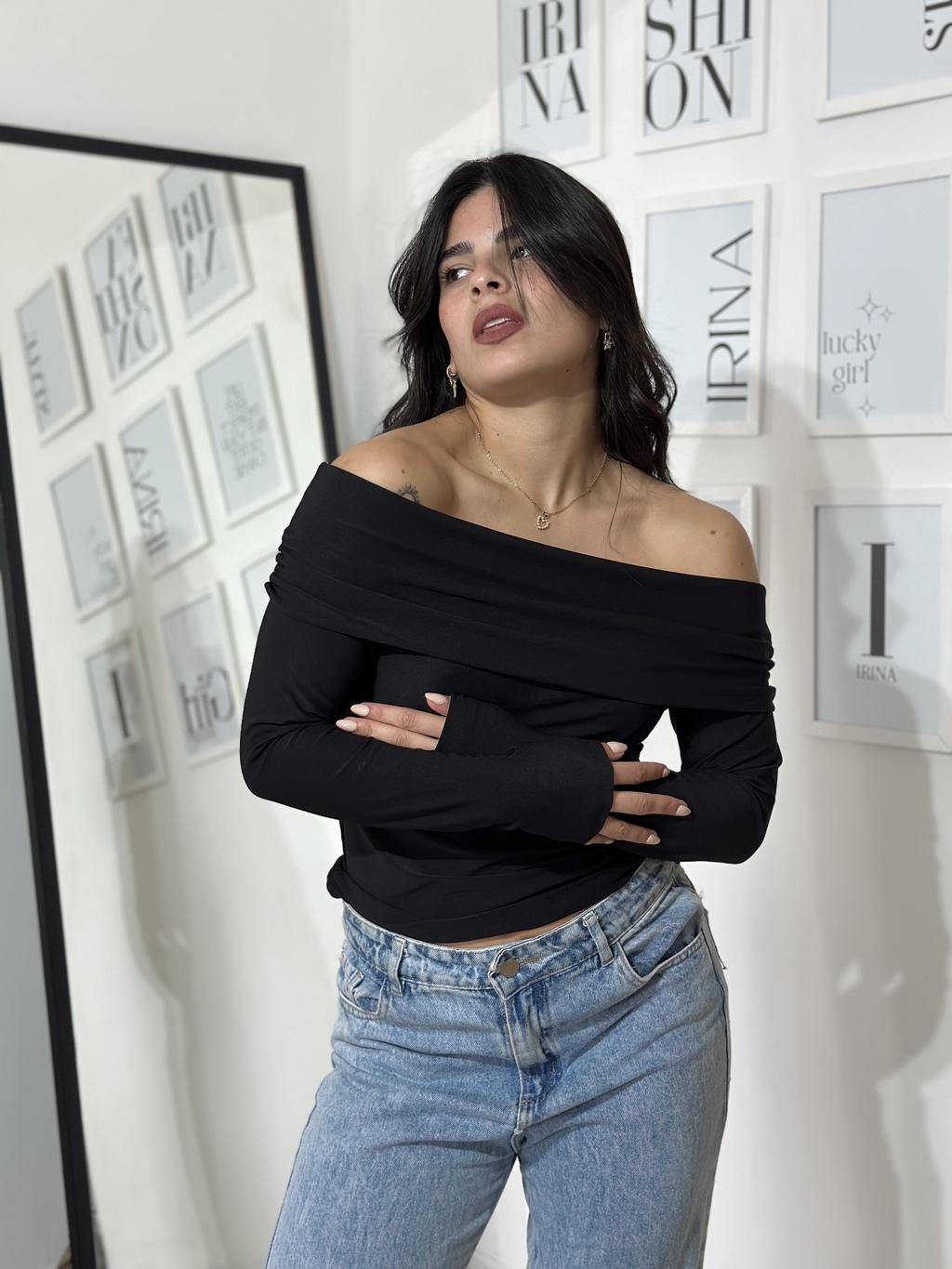 Remera cuello bote hotsell