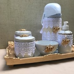 Kit higiene com filetes de ouro com renda