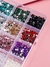 Caja con piedras de colores para decoración de uñas en internet