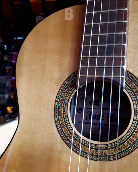 José Bonelli Guitarra Clásica de Maderas Aclimatadas con Cuerdas de Nylon - comprar online