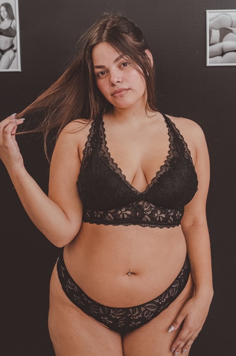 Conjunto Greta Triangulo Soft con Puntilla Sexy y Comodo