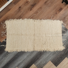 Alfombra blanca flecos 109 x 59 cm