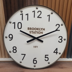 Reloj De Pared Madera Blanco Borde Metal Gris 60 Cm Brooklyn - Jaspe Deco