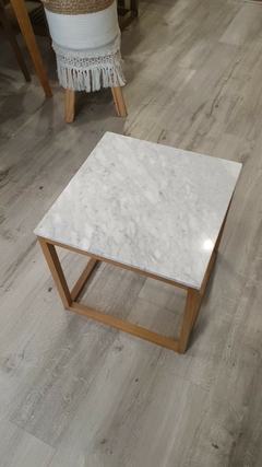 Mesa Ratona Marmol y Madera chica cuadrada Cubo 40 cm moderna Living - Jaspe Deco