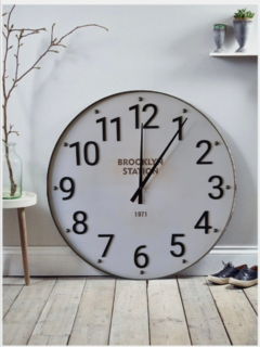 Reloj De Pared Madera Blanco Borde Metal Gris 60 Cm Brooklyn