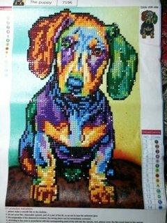 (1158) Pintura com Diamante - Cão Colorido - 25x30 cm - Parcial - Mundo dos QCS