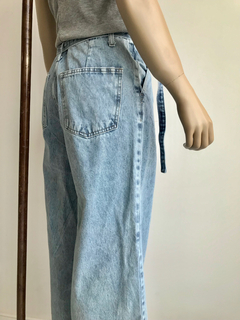 Jeans con lazo en la cintura hotsell