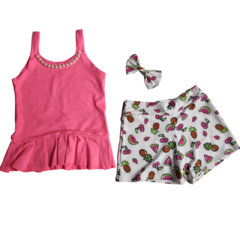 CONJUNTO MINI DIVA - BLUSA BABADO ROSA + SHORT ESTAMPADO BRANCO + LAÇO