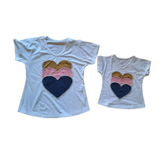 Kit blusas t-shirt mae e filha 3 corações colorido na internet