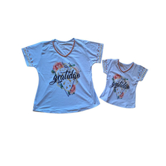 Kit blusas t-shirt mae e filha Gratidão na internet