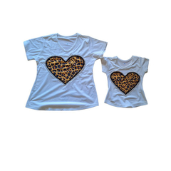 Kit blusas t-shirt mae e filha Oncinha Coração