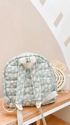 MOCHILA INFANTIL PUFFER MANCHITAS PRINT VERDE - tienda online