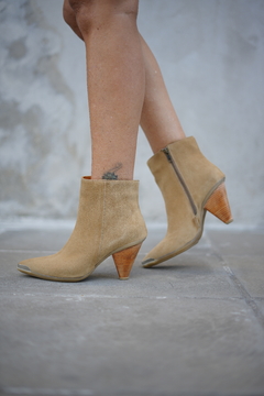 Bota Shangai Camel - Betiana Bertolino