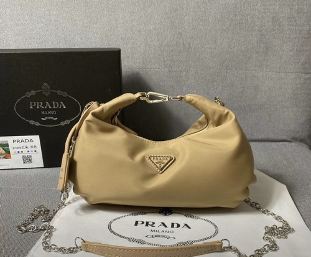 Bolsa Prada Re-Edition - Comprar em Baby Black Shop