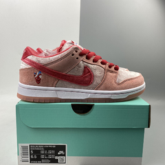 Imagem do Tênis Nike dunk low strangelove