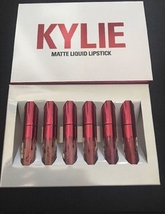 Kit Kylie Jenner Valentine Edition na internet