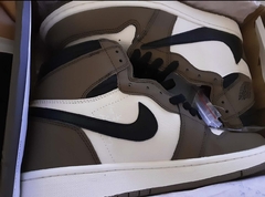 Air Jordan 1 Retro High Travis Scott na internet