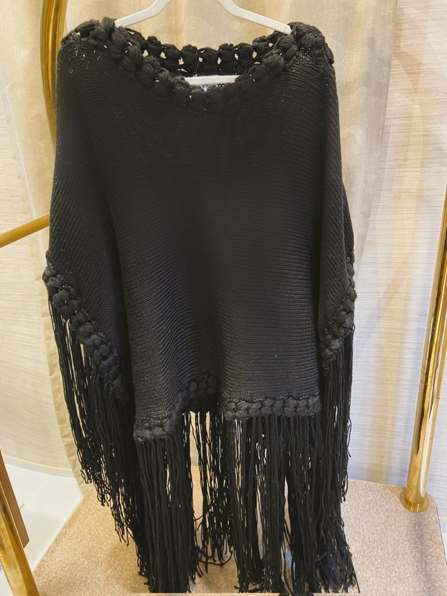 PONCHO GRISELDA FLECOS NEGRO