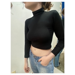 blusa gola alta cropped na internet