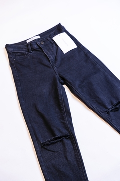 JEAN NEGRO ALTO ROTURAS ZARA BASIC - comprar online