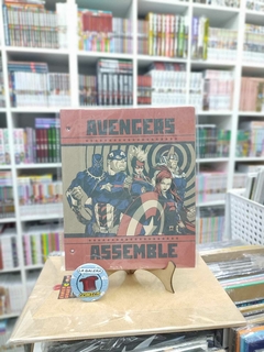 CARPETA 2 TAPAS SIN LOMO AVENGERS (MODELO A)