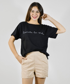REMERA BORDADA SOPHY NEGRA BONITA LA VIDA - comprar online