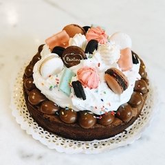 torta brownie con deco de cumpleaños