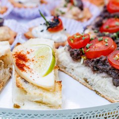 bruschettas incluidas dentro del servicio de lunch para 20 personas