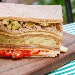 sandwichs de miga incluidos dentro del servicio de lunch deluxe para 50 personas